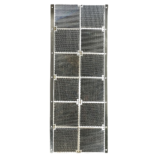 12  Réflecteurs carré 100×100 mm sur tôle 607×225 mm